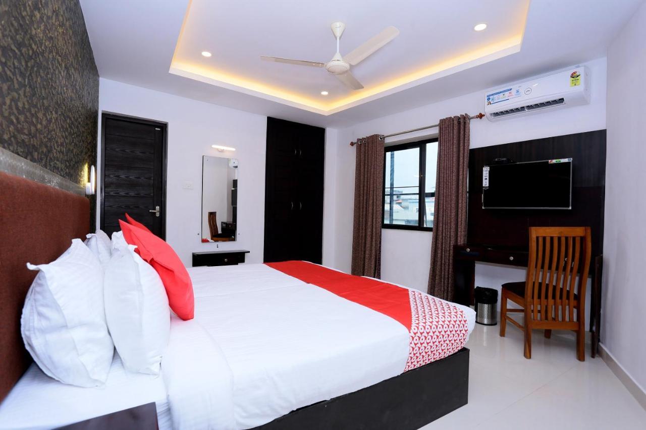 Capital O 61059 Green Life Hotel Kochi Ngoại thất bức ảnh