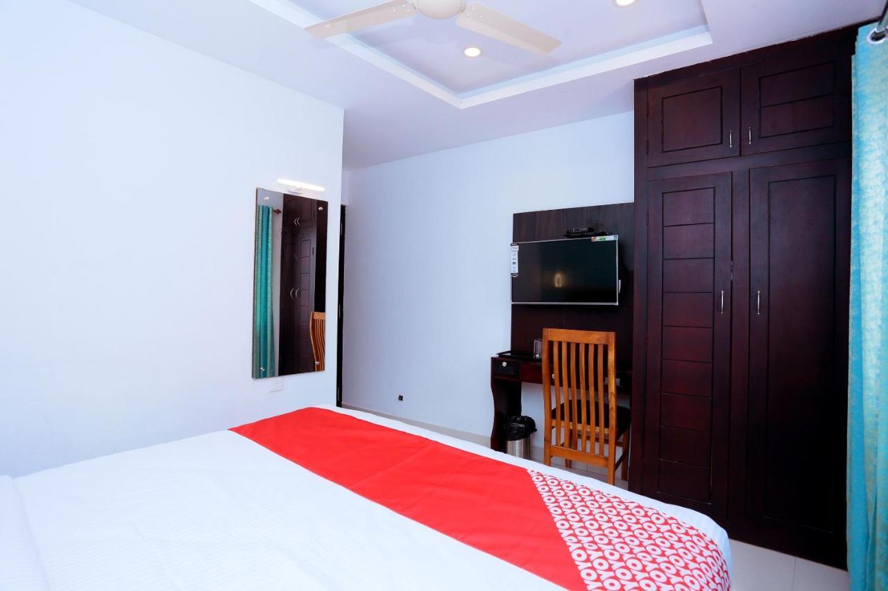 Capital O 61059 Green Life Hotel Kochi Ngoại thất bức ảnh